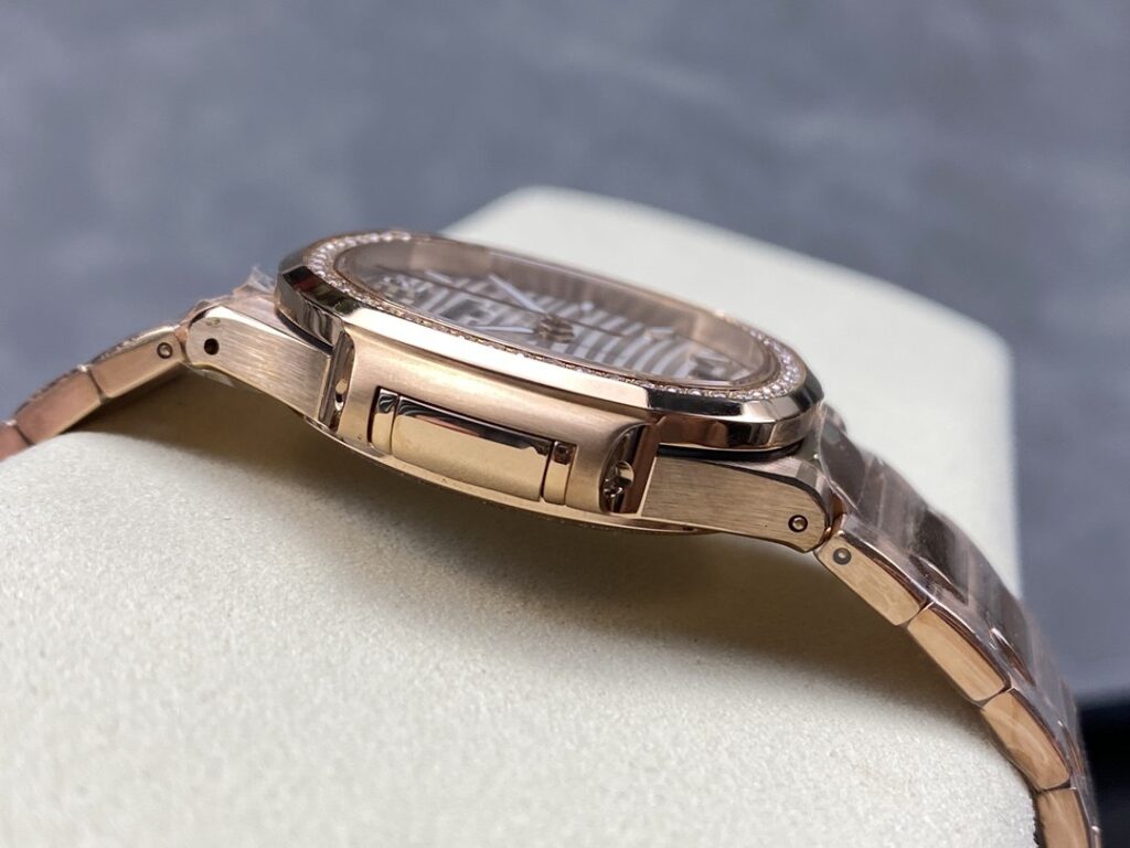 Super Clone Patek Philippe Nautilus 7118/1R-011 32.5mm White Dial Rose Gold — bracelet detail