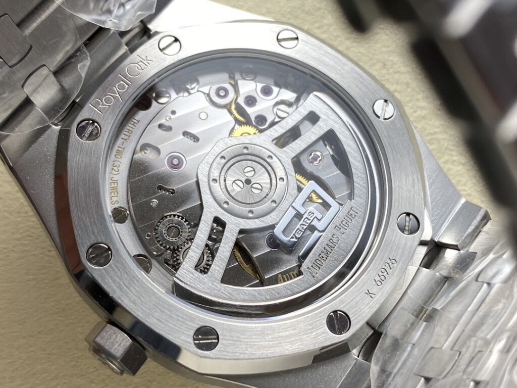 Super Clone Audemars Piguet Royal Oak 15500ST.OO.1220ST.02 41mm Grey Dial — side profile