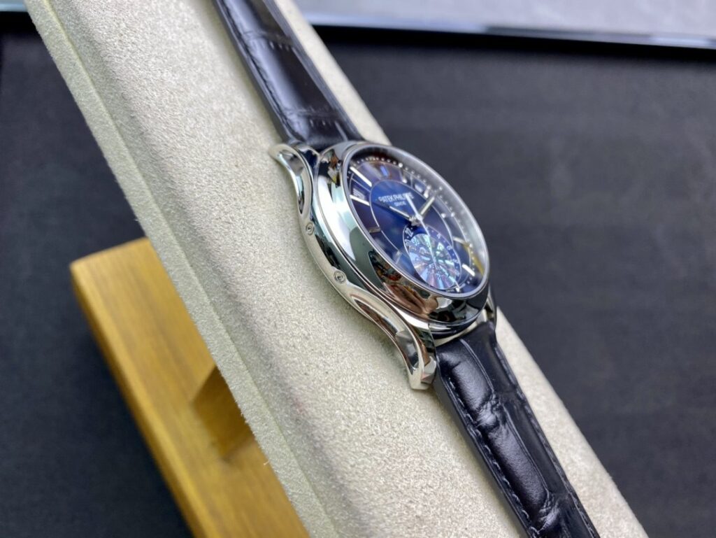 Super Clone Patek Philippe Complications 5205G-013 40mm Blue Dial Steel — bracelet detail