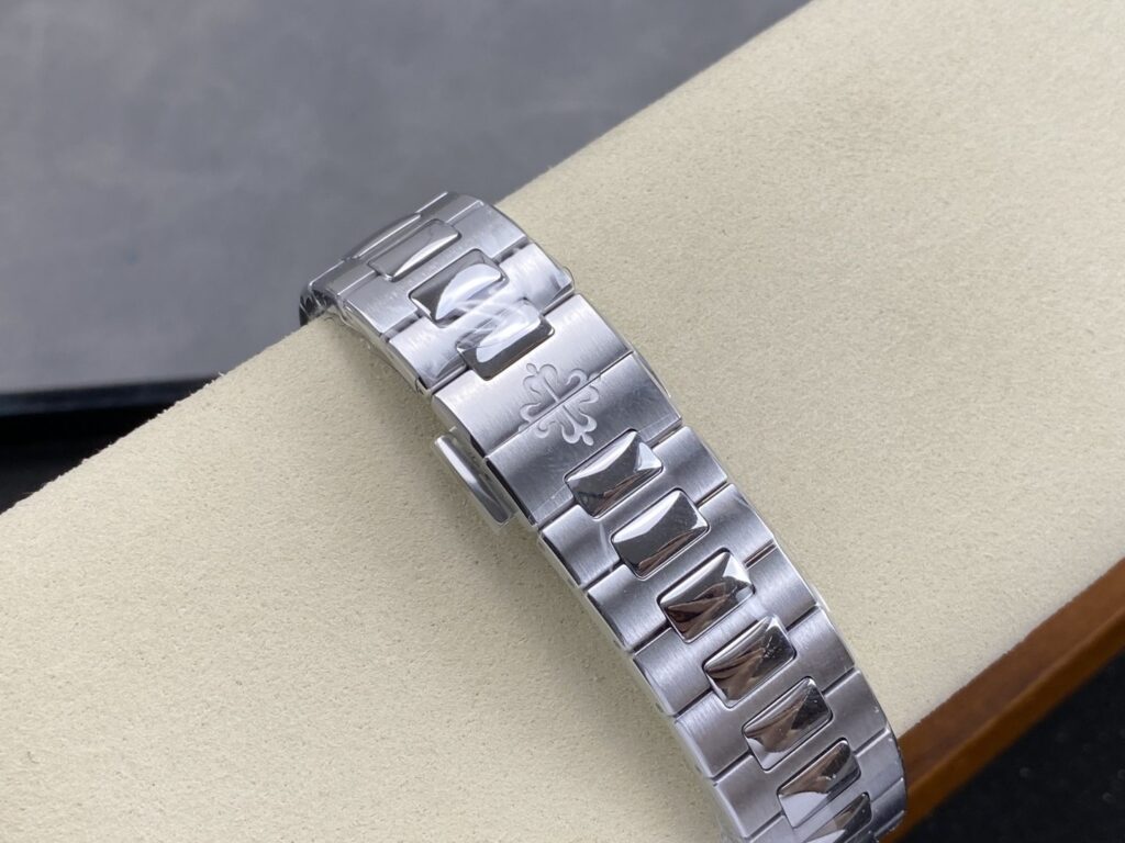 Super Clone Patek Philippe Nautilus 5811/1G-001 40mm “MODIFY” Blue Dial Steel — clasp and links