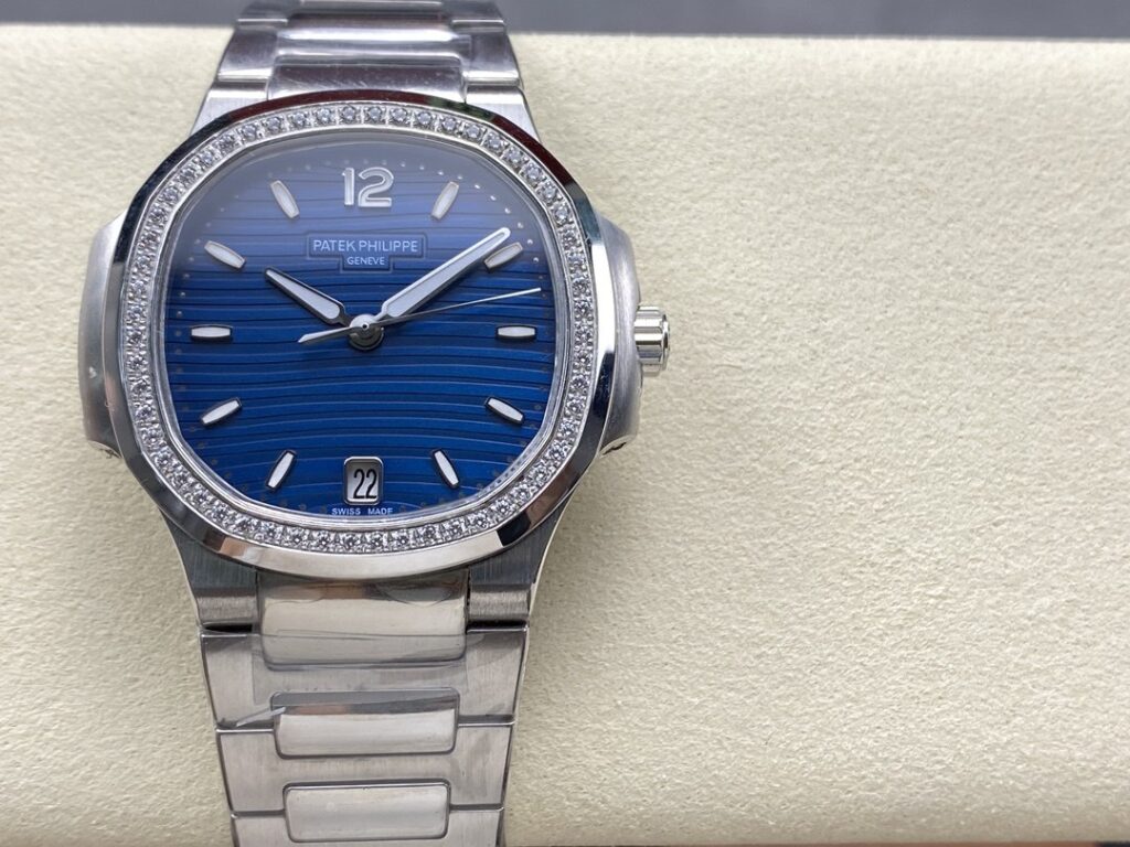 Super Clone Patek Philippe Nautilus 7118/1200A-001 35.2mm Blue Dial Steel — dial close-up