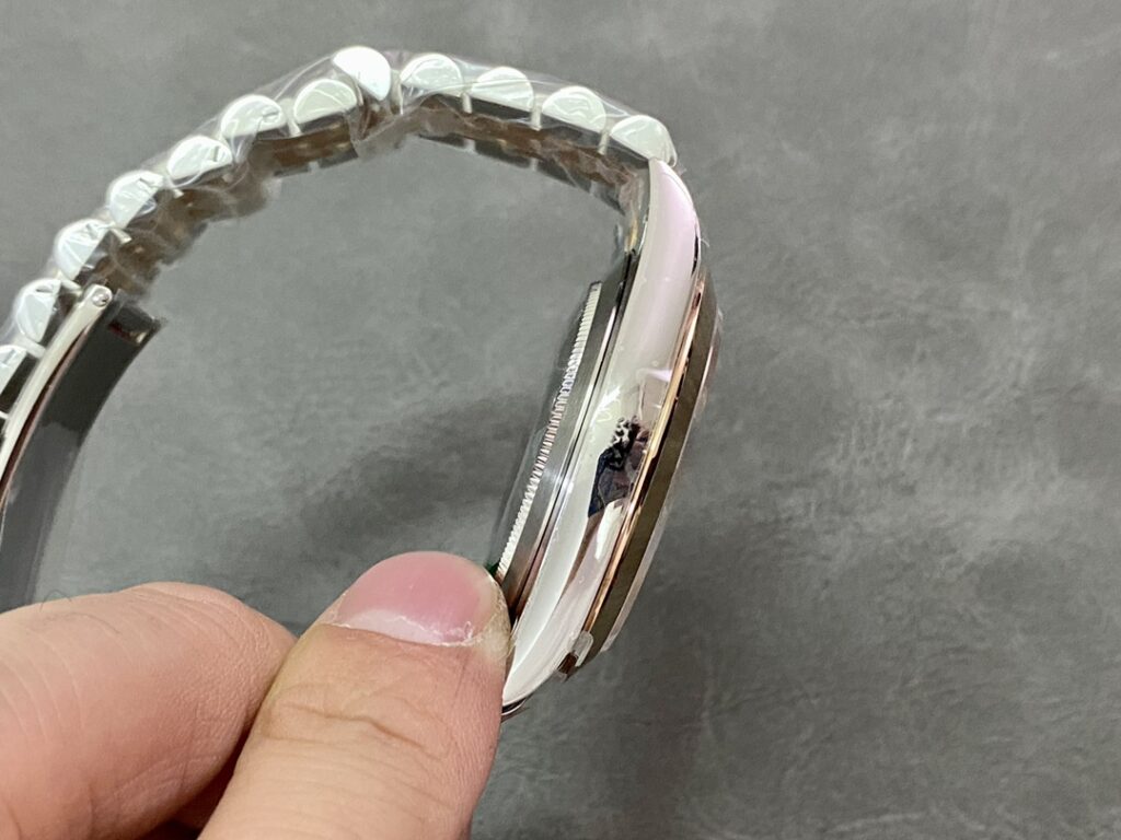 Super Clone Rolex Datejust Champagne Dial 126303-0010 41 mm — bracelet detail