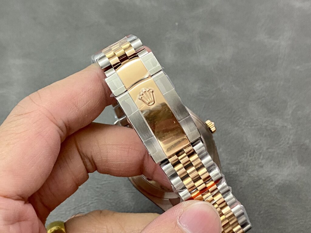 Super Clone Rolex Datejust Champagne Dial 126303-0010 41 mm — clasp and links