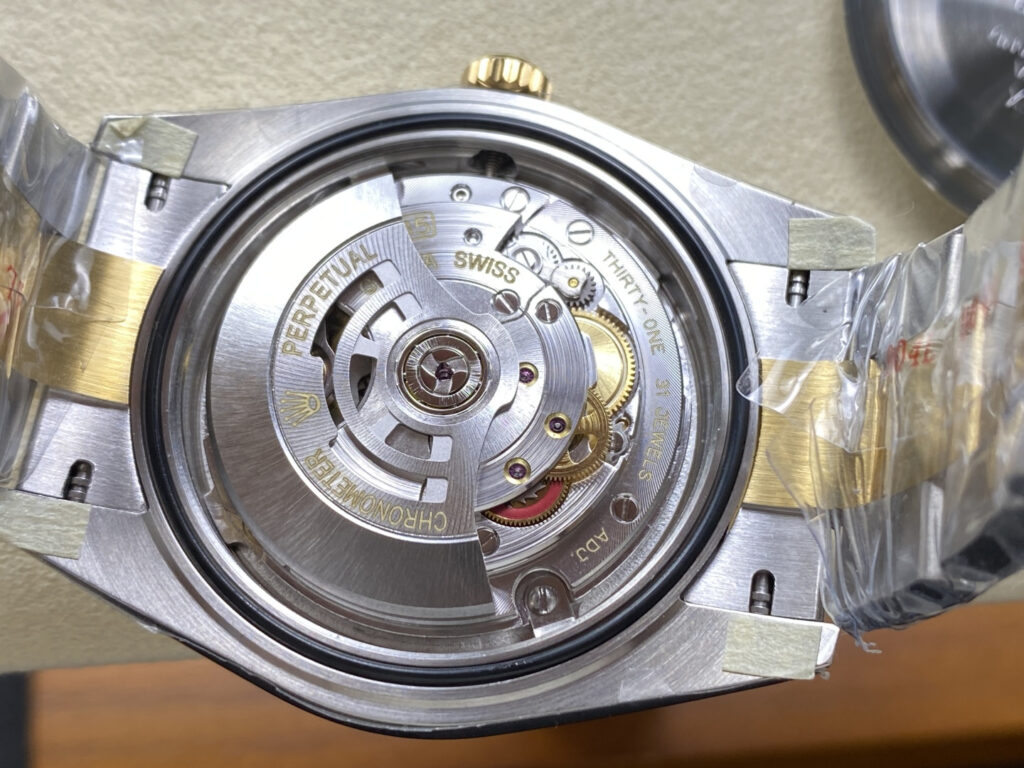 Super Clone Rolex Datejust Champagne Dial 126333-0009 41 mm — clasp and links