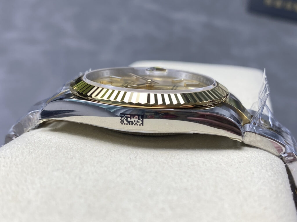 Super Clone Rolex Datejust Champagne Dial 126333-0009 41 mm — bracelet detail