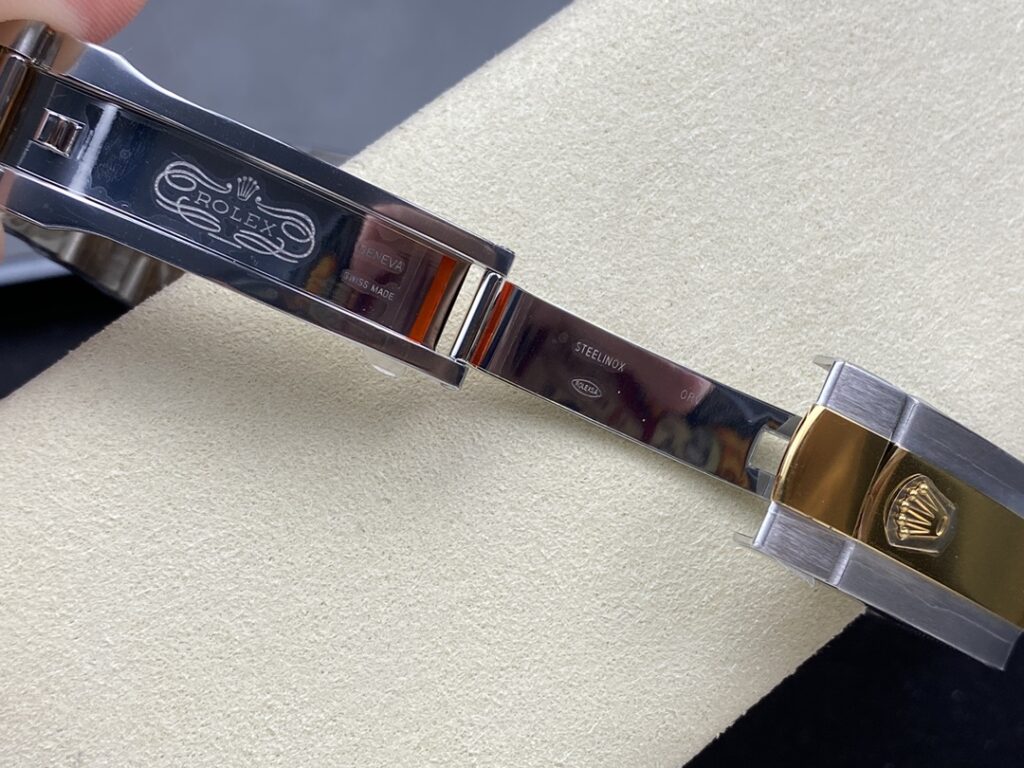 Super Clone Rolex Datejust Champagne Diamond Dial 126333-0011 41 mm — movement / caseback view