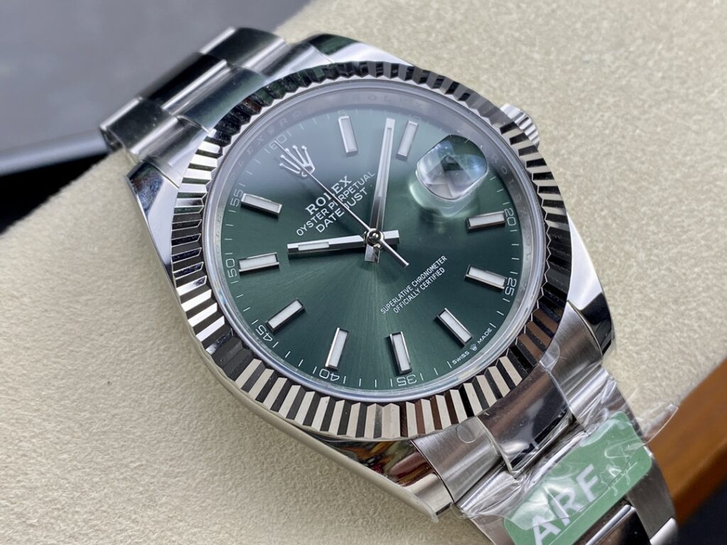 Super Clone Rolex Datejust Mint Green Dial 126334-0027 41 mm — case and bezel
