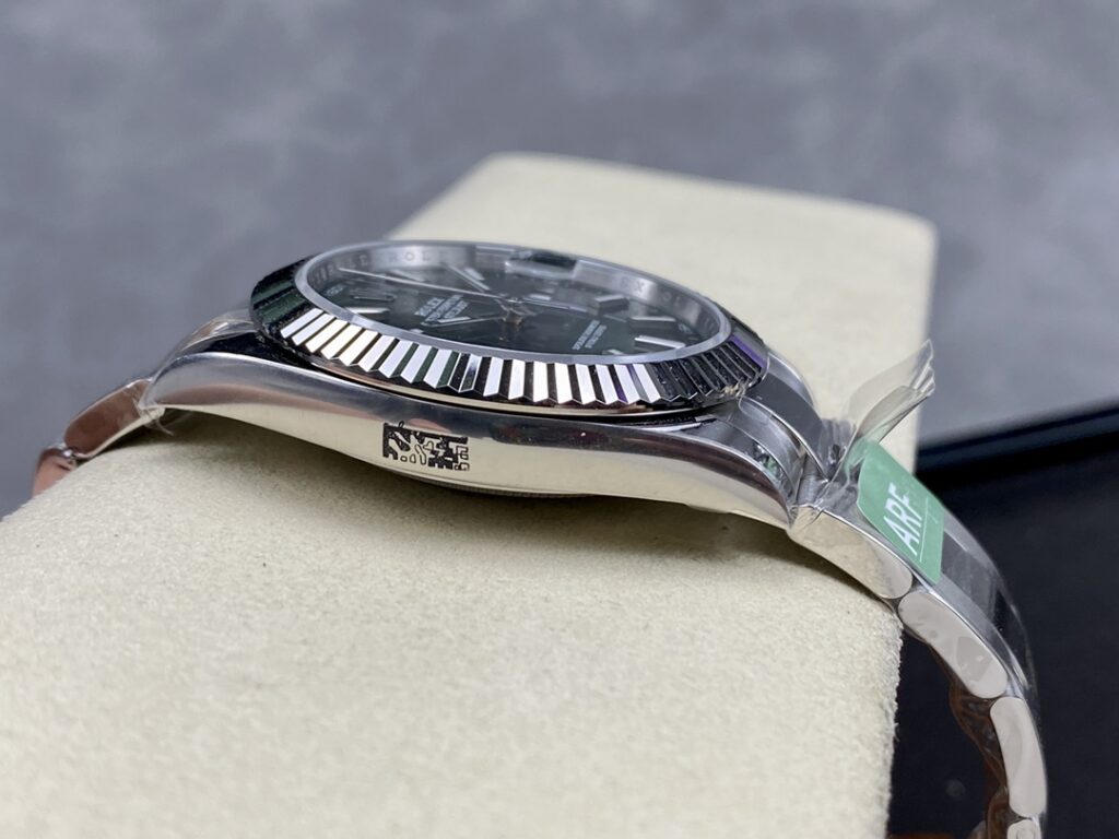 Super Clone Rolex Datejust Mint Green Dial 126334-0027 41 mm — side profile