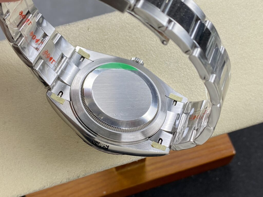 Super Clone Rolex Datejust Mint Green Dial 126334-0027 41 mm — clasp and links