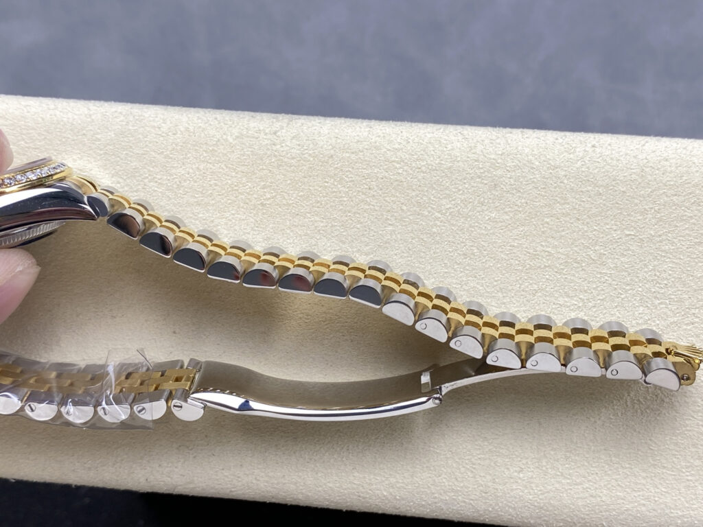 Super Clone Rolex Datejust Mother of Pearl Diamond Dial 126283RBR-0009 36 mm — view 10