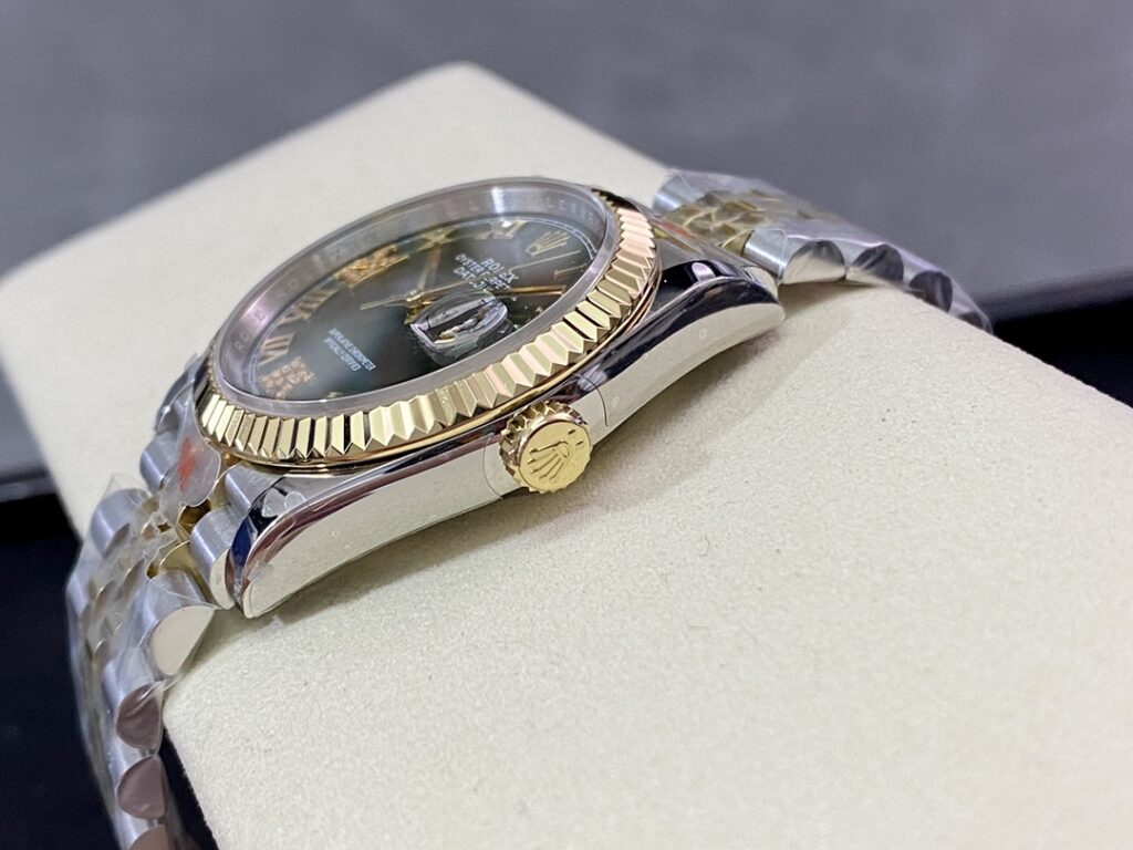 Super Clone Rolex Datejust Olive Green Roman Diamond Dial 126233-0026 36 mm — bracelet detail