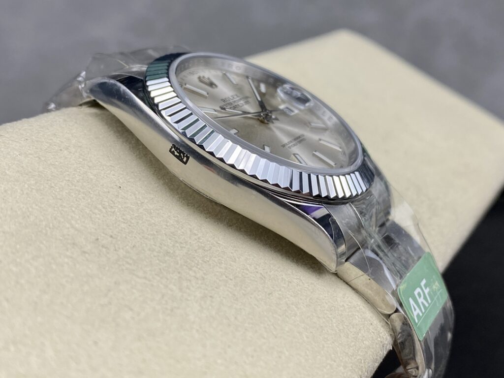 Super Clone Rolex Datejust Silver Dial 126334-0003 41 mm — bracelet detail