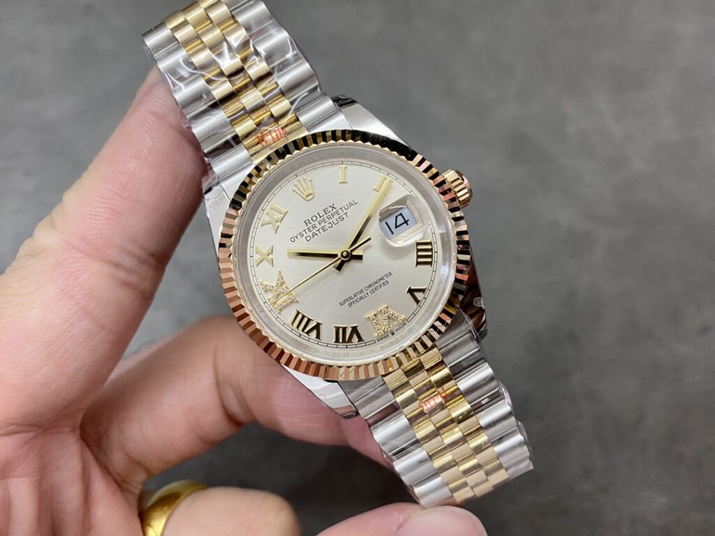 Super Clone Rolex Datejust Silver Roman Diamond Dial 126233-0031 36 mm — case and bezel