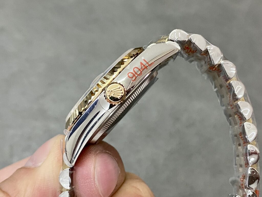 Super Clone Rolex Datejust Silver Roman Diamond Dial 126233-0031 36 mm — clasp and links