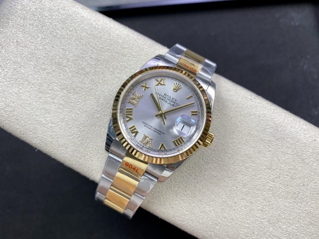 Super Clone Rolex Datejust Silver Roman Diamond Dial 126233-0032 36 mm — clasp and links