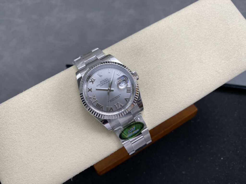 Super Clone Rolex Datejust Silver Roman Diamond Dial 126234-0030 36 mm — bracelet detail