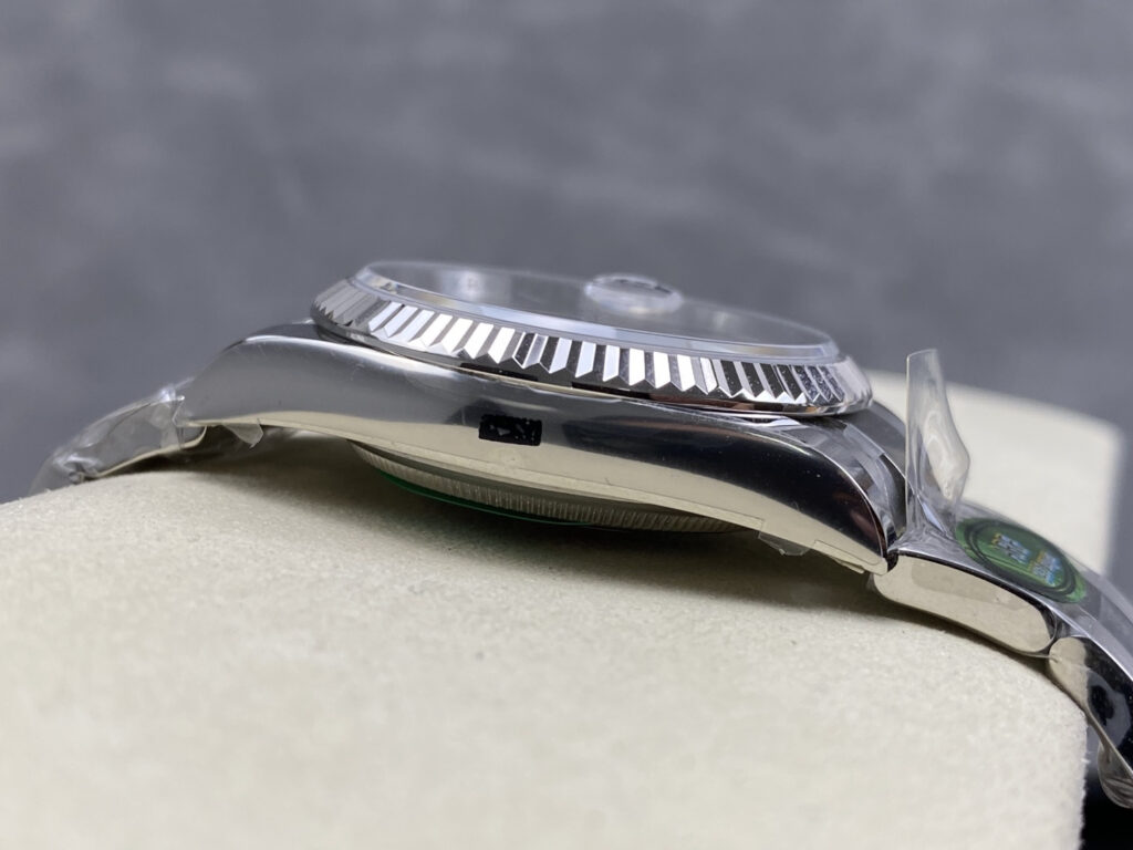 Super Clone Rolex Datejust Silver Roman Diamond Dial 126234-0030 36 mm — movement / caseback view