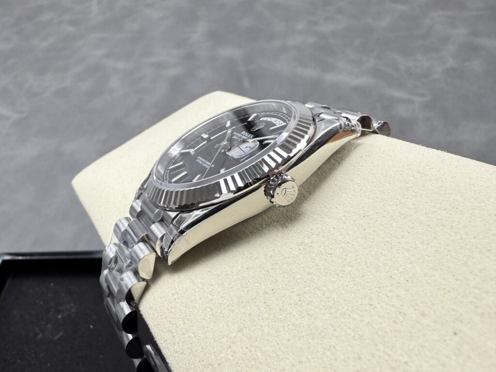 Super Clone Rolex Day-Date Bright Black Dial 228236-0003 40 mm — bracelet detail