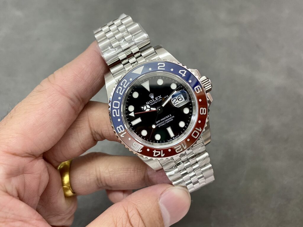 Super Clone Rolex GMT-Master II 126710BLRO “Pepsi” Jubilee — bracelet detail