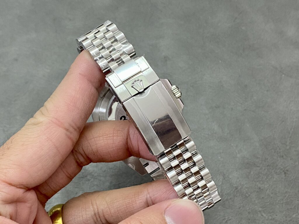 Super Clone Rolex GMT-Master II 126710BLRO “Pepsi” Jubilee — movement / caseback view