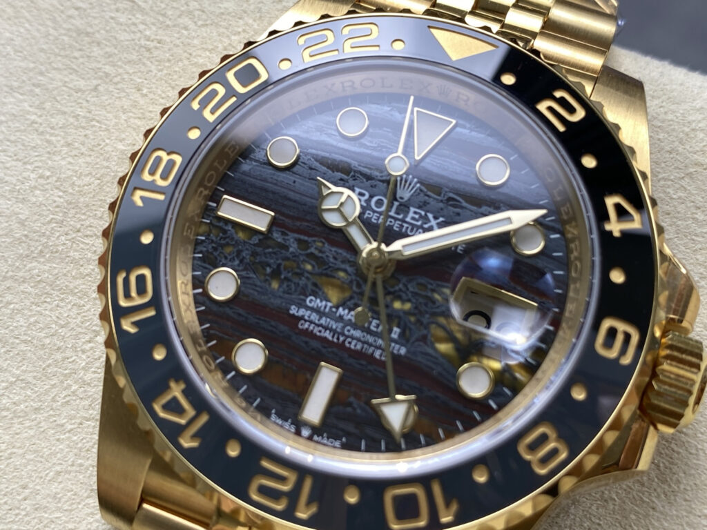 Super Clone Rolex GMT-Master II 126718GRNR Tiger Iron Dial — case and bezel