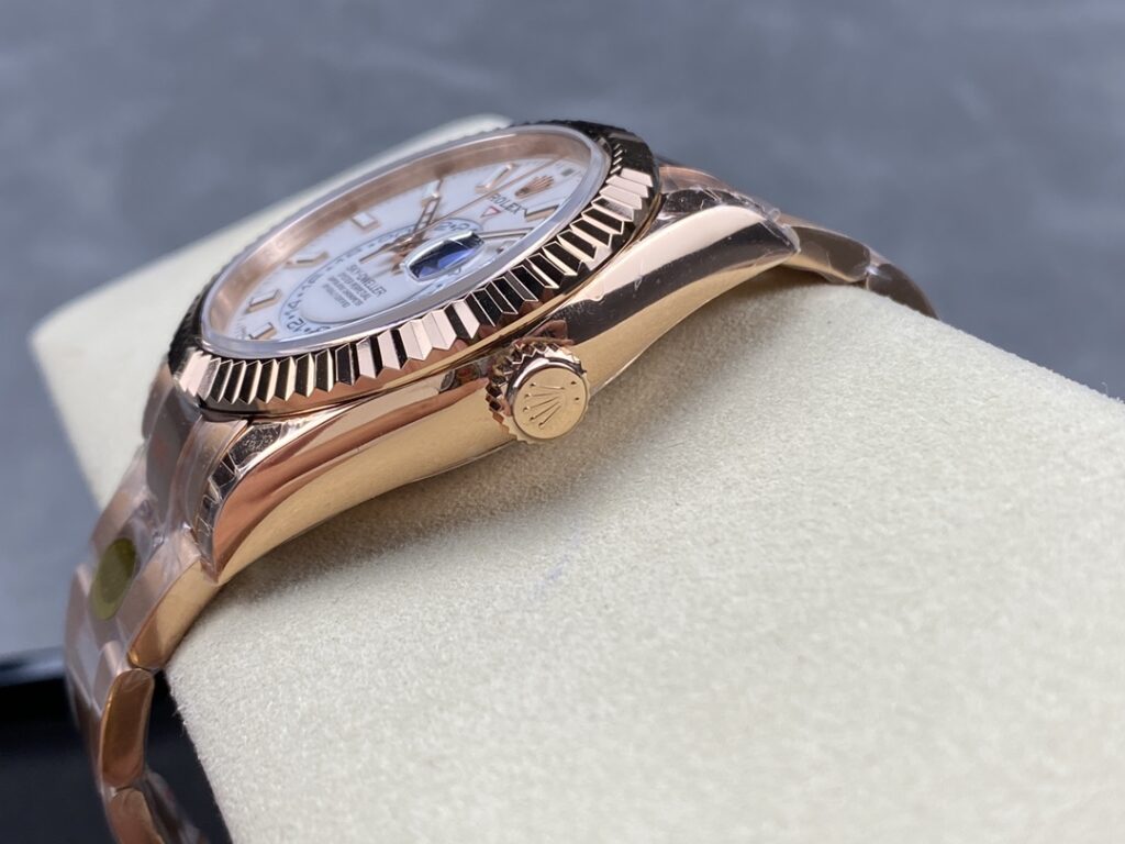 Super Clone Rolex Sky-Dweller Intense white Dial 336935 — clasp and links