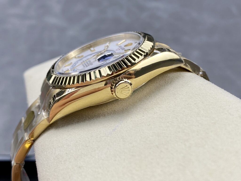 Super Clone Rolex Sky-Dweller Intense white Dial 336938 — clasp and links