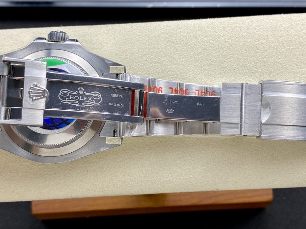 Super Clone Rolex Submariner Black Dial 126610LV “Starbucks” — clasp and links